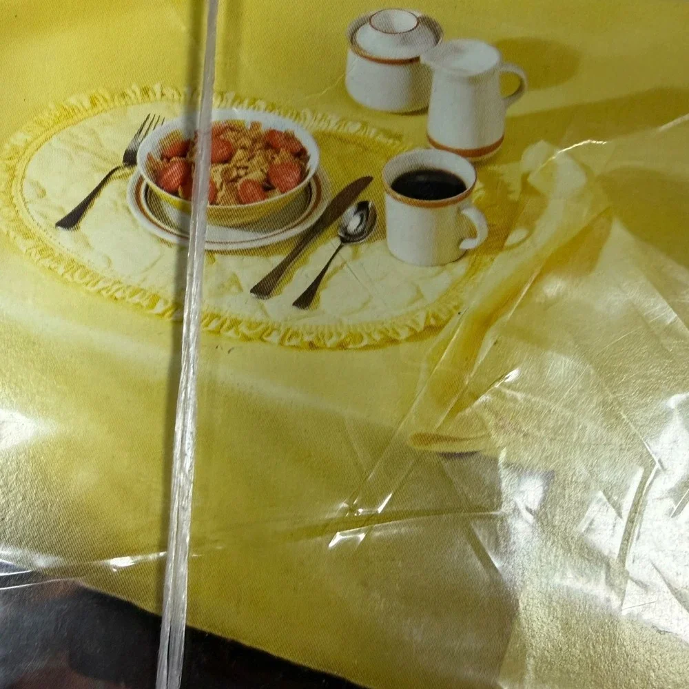 Sears Inheritance‎ Tablecloth Pale Sunflower Yellow Rectangle 60x116 Vintage NEW
